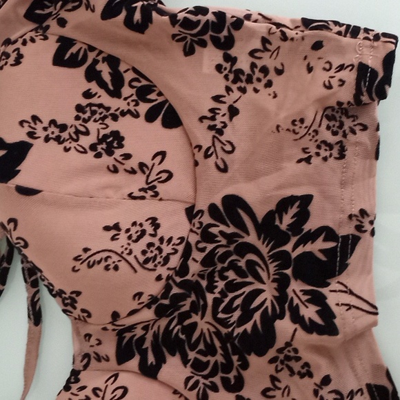 SHEIN MEDIUM FLORAL CROP TOP - Picture 4 of 7